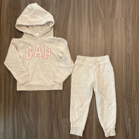 GAP Kids Cream Hoodie with pink letters and Jogger Set size 4/5 - Picture 5 of 6